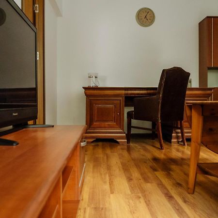 בוקרשט Old Town Historic Apartment With Backyard Mini Park מראה חיצוני תמונה