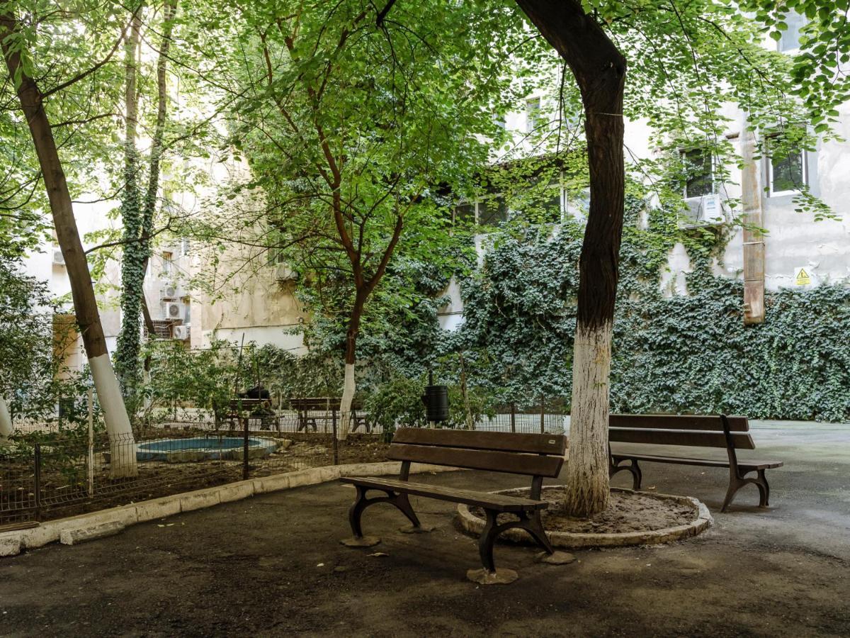 בוקרשט Old Town Historic Apartment With Backyard Mini Park מראה חיצוני תמונה