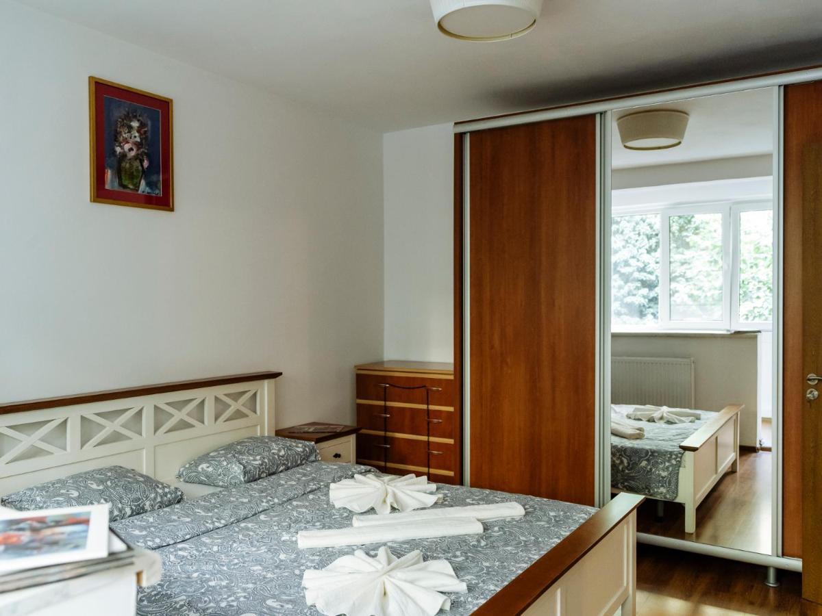 בוקרשט Old Town Historic Apartment With Backyard Mini Park מראה חיצוני תמונה
