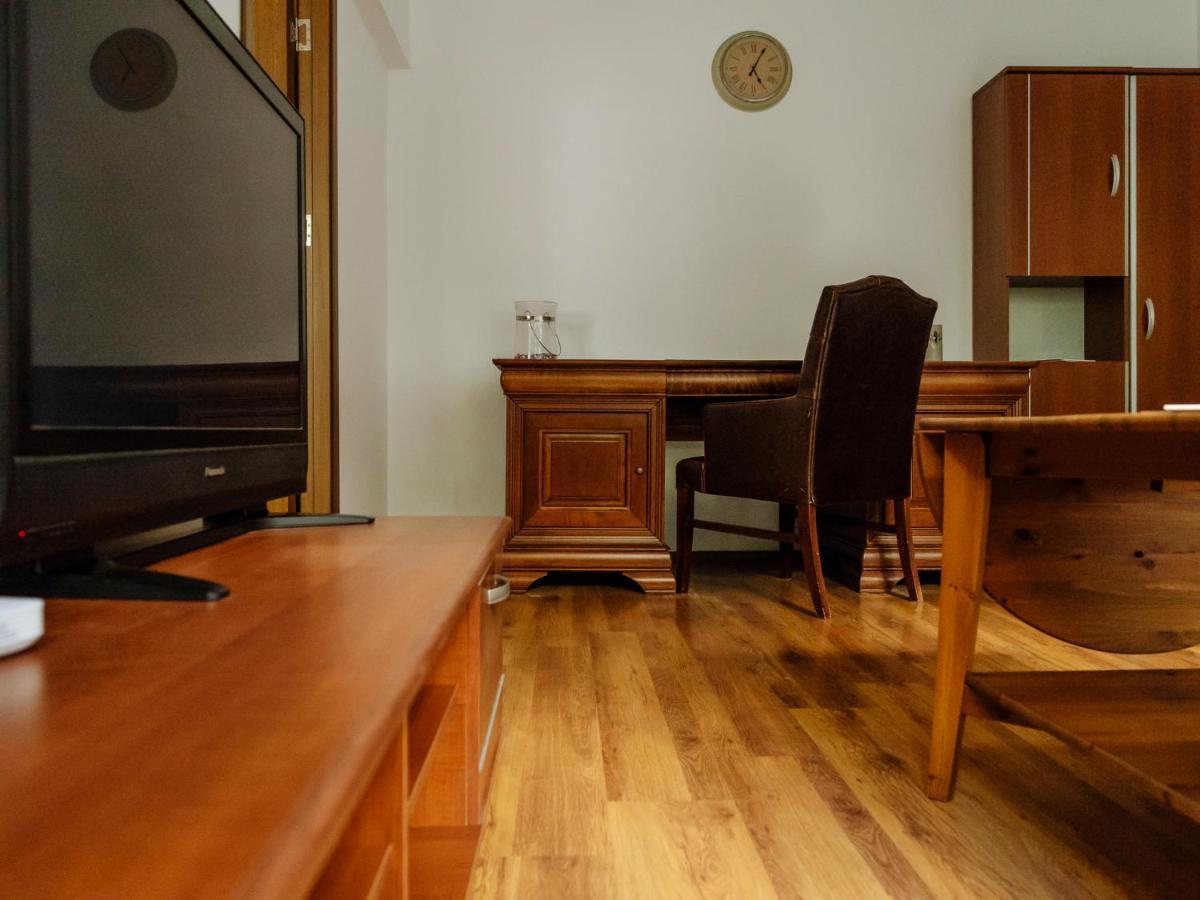 בוקרשט Old Town Historic Apartment With Backyard Mini Park מראה חיצוני תמונה