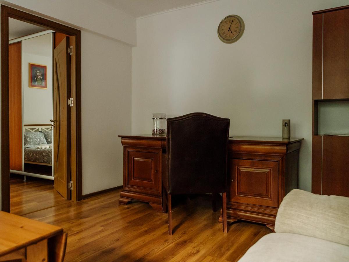 בוקרשט Old Town Historic Apartment With Backyard Mini Park מראה חיצוני תמונה