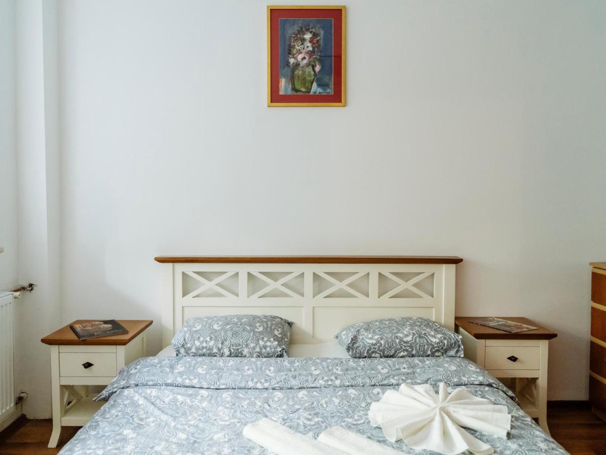 בוקרשט Old Town Historic Apartment With Backyard Mini Park מראה חיצוני תמונה